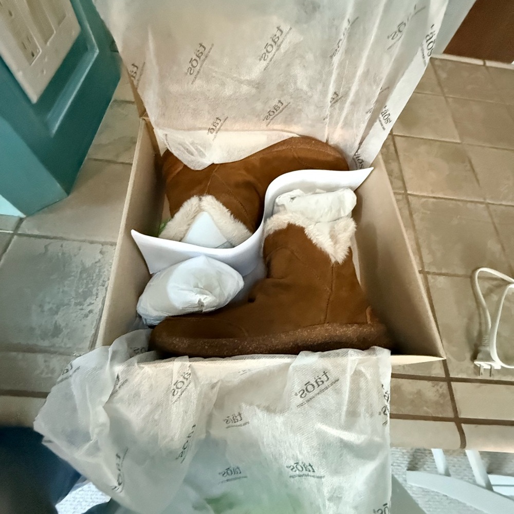 Taos brand new in box never tried on 
Taos Future mid chestnut suede ankle boot - Picture 8 of 9